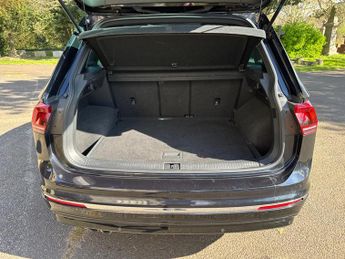 Volkswagen Tiguan 2.0 TDI R-Line DSG Euro 6 (s/s) 5dr
