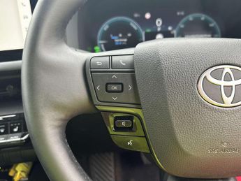 Toyota C-HR 2.0 VVT 13.6kWh Design SUV 5dr Petrol Plug-in Hybrid CVT Euro 6 