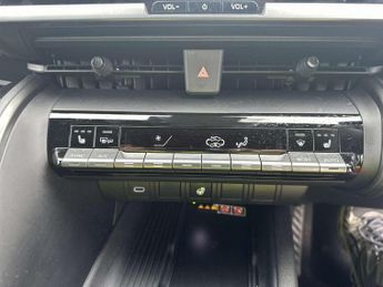 Toyota C-HR 2.0 VVT 13.6kWh Design SUV 5dr Petrol Plug-in Hybrid CVT Euro 6 
