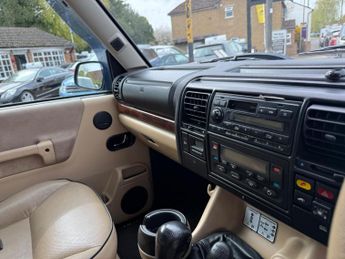 Land Rover Discovery 4.0i V8 ES Station Wagon 5dr (7 Seats)