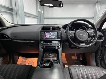 Jaguar F-PACE 2.0 D180 Portfolio Auto AWD Euro 6 (s/s) 5dr