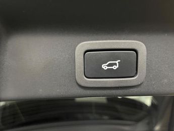 Jaguar F-PACE 2.0 D180 Portfolio Auto AWD Euro 6 (s/s) 5dr