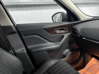 Jaguar F-PACE 2.0 D180 Portfolio Auto AWD Euro 6 (s/s) 5dr