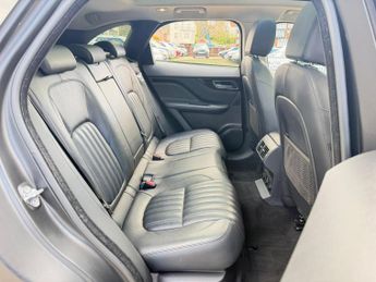 Jaguar F-PACE 2.0 D180 Portfolio Auto AWD Euro 6 (s/s) 5dr