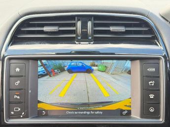 Jaguar F-PACE 2.0 D180 Portfolio Auto AWD Euro 6 (s/s) 5dr