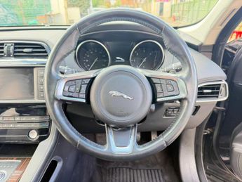 Jaguar F-PACE 2.0 D180 Portfolio Auto AWD Euro 6 (s/s) 5dr