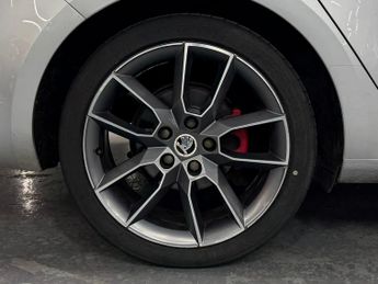 Skoda Octavia 2.0 TDI vRS DSG Euro 6 (s/s) 5dr (SNav)