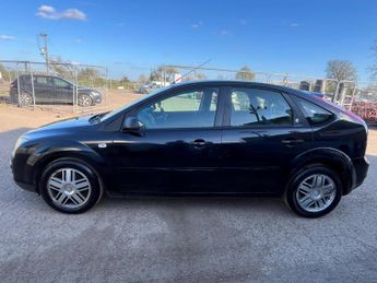 Ford Focus 1.6 Ghia 5dr