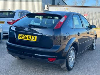 Ford Focus 1.6 Ghia 5dr