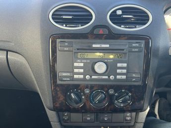 Ford Focus 1.6 Ghia 5dr