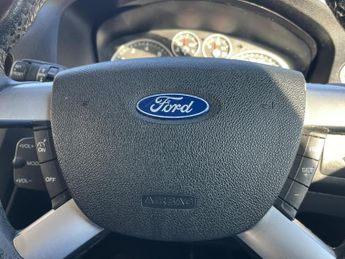 Ford Focus 1.6 Ghia 5dr