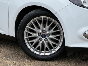 Ford Focus 1.0T EcoBoost Zetec Euro 5 (s/s) 5dr