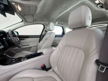 Jaguar XF 2.0i Portfolio Sportbrake Auto Euro 6 (s/s) 5dr
