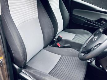 Toyota Yaris 1.5 VVT-h Icon E-CVT Euro 6 (s/s) 5dr
