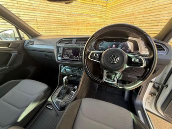 VOLKSWAGEN TIGUAN 2.0 TDI BlueMotion Tech R-Line SUV 5dr Diesel DSG 4Motion Euro 6