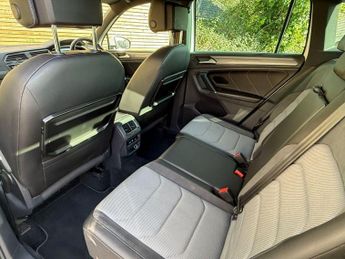 VOLKSWAGEN TIGUAN 2.0 TDI BlueMotion Tech R-Line SUV 5dr Diesel DSG 4Motion Euro 6