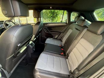 VOLKSWAGEN TIGUAN 2.0 TDI BlueMotion Tech R-Line SUV 5dr Diesel DSG 4Motion Euro 6