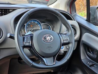 Toyota Yaris 1.5 VVT-h Design E-CVT Euro 6 5dr