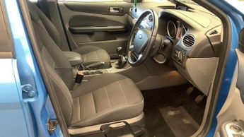 Ford Focus 1.6 Titanium 5dr