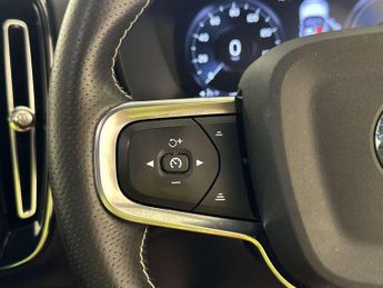 Volvo XC40 1.5h T5 Twin Engine Recharge 10.7kWh R-Design Pro SUV 5dr Petrol