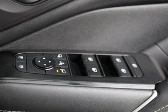 Nissan Qashqai 1.3 DIG-T MHEV N-Connecta XTRON Euro 6 (s/s) 5dr