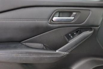 Nissan Qashqai 1.3 DIG-T MHEV N-Connecta XTRON Euro 6 (s/s) 5dr