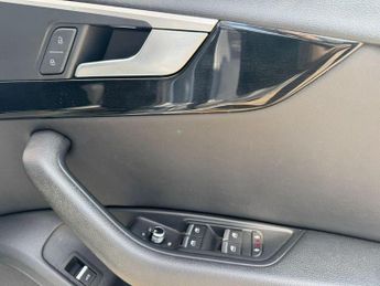 AUDI A4 AVANT 2.0 TDI S line Estate 5dr Diesel S Tronic quattro Euro 6 (s/s) (