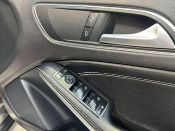 Mercedes-Benz GLA 1.6 GLA180 Urban Edition 7G-DCT Euro 6 (s/s) 5dr