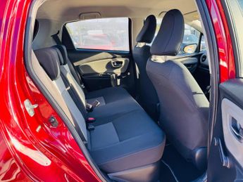 Toyota Yaris 1.5 VVT-h Icon Tech E-CVT Euro 6 (s/s) 5dr