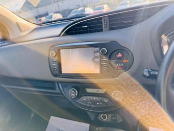 Toyota Yaris 1.5 VVT-h Icon Tech E-CVT Euro 6 (s/s) 5dr