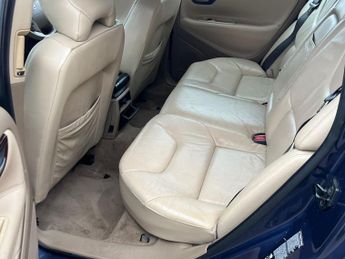 Volvo V70 2.4 SE 5dr