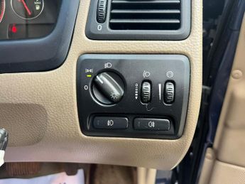 Volvo V70 2.4 SE 5dr