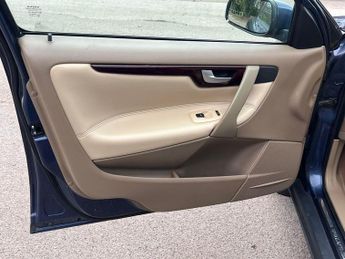 Volvo V70 2.4 SE 5dr