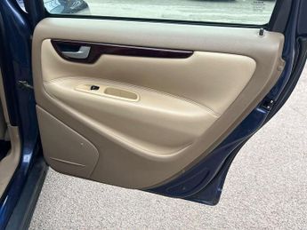 Volvo V70 2.4 SE 5dr