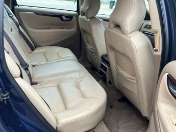 Volvo V70 2.4 SE 5dr