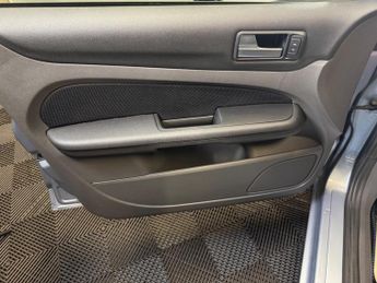 Ford Focus 1.6 Zetec Climate 5dr