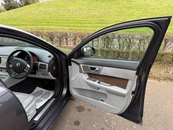 Jaguar XF 3.0d S V6 Premium Luxury Auto Euro 5 4dr