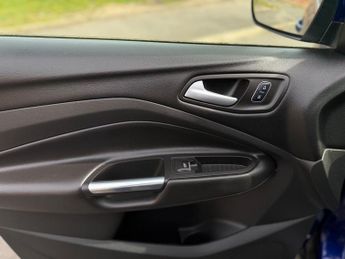 Ford Kuga 1.5T EcoBoost Titanium SUV 5dr Petrol Auto AWD Euro 6 (s/s) (182