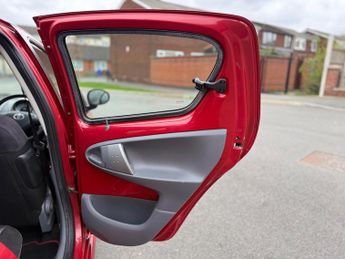 Toyota AYGO 1.0 VVT-i Ice Hatchback 5dr Petrol Manual Euro 5 (67 ps)