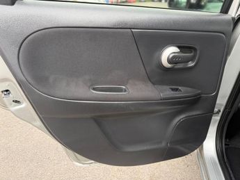 Nissan Note 1.6 16V n-tec Auto Euro 5 5dr