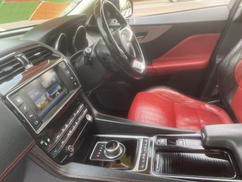 Jaguar F-PACE 2.0 D180 R-Sport Auto AWD Euro 6 (s/s) 5dr