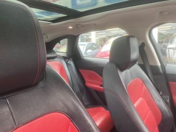 Jaguar F-PACE 2.0 D180 R-Sport Auto AWD Euro 6 (s/s) 5dr