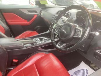 Jaguar F-PACE 2.0 D180 R-Sport Auto AWD Euro 6 (s/s) 5dr