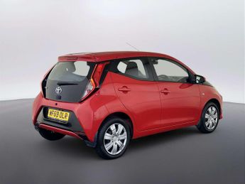 Toyota AYGO 1.0 VVT-i x-play Hatchback 5dr Petrol x-shift Euro 6 (71 ps)