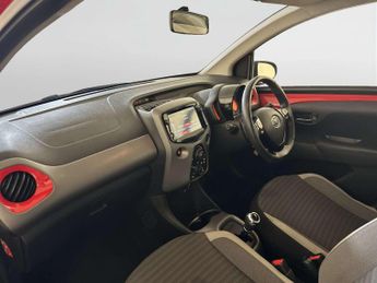 Toyota AYGO 1.0 VVT-i x-play Hatchback 5dr Petrol x-shift Euro 6 (71 ps)