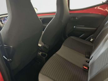 Toyota AYGO 1.0 VVT-i x-play Hatchback 5dr Petrol x-shift Euro 6 (71 ps)