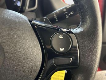 Toyota AYGO 1.0 VVT-i x-play Hatchback 5dr Petrol x-shift Euro 6 (71 ps)