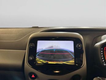 Toyota AYGO 1.0 VVT-i x-play Hatchback 5dr Petrol x-shift Euro 6 (71 ps)