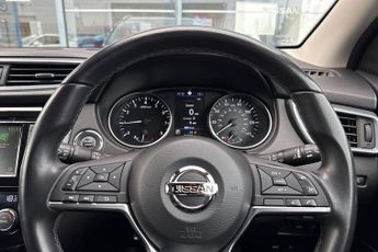Nissan Qashqai 1.3 DIG-T (158ps) N-Connecta [Glass Roof]