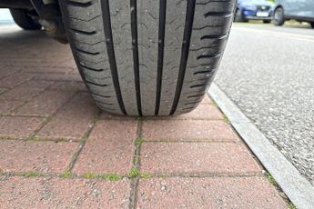 Nissan Qashqai 1.3 DIG-T (158ps) N-Connecta [Glass Roof]